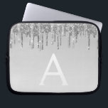 Silber-Glitzer und Sparklogramm Laptopschutzhülle<br><div class="desc">Silver Imitats Dripping Glitzer und sparkle Elegant Monogram Case. Dieser Fall kann so angepasst werden,  dass er Ihren Anfangs- und Vornamen enthält.</div>