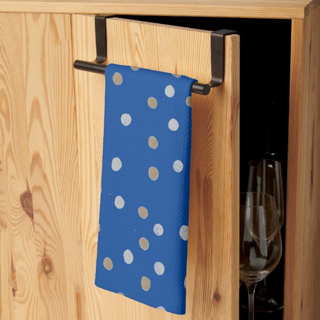 Silber und Gold Polka Punkte auf blau Geschirrtuch (Drittel gefaltet)