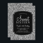 Silber und Schwarzer Glitzer Sweet 16 Einladungen<br><div class="desc">Silber und Schwarzer Glitzer Sweet 16 Einladungen. Diese Einladungen sind mit silberfarbenem Glitzer und einem edlen goldfarbenen Hintergrund gestaltet. Diese 16 . Geburtstag Einladung, die speziell für Jugendliche konzipiert wurde, ist eine fantastische Einführung in Ihren ganz besonderen Tag. Weitere koordinierende 16 Party-Vorräte erhalten Sie im Metro-Events Zazzle Shop und unter...</div>