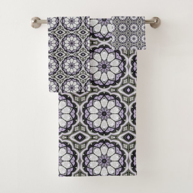 Silbergraue und Lilac Floral Muster Badhandtuch Set (Insitu)