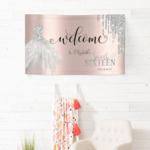 Silberne Glittertropfen, Kleid Roségold Sweet 16 Banner