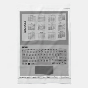 Silberne Laptop-Tastatur 2025 Kalender auf dem Bil Geschirrtuch