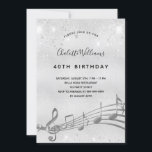 Silberne Musiknoten Metall Glitzer 40. Geburtstag Einladung<br><div class="desc">Eine trendige,  moderne Party Einladung aus dem 40. Jahrhundert. Ein Imitat silber metallisch aussehender Hintergrund,  mit Musiknoten,  schwarzen Buchstaben.Dekoriert mit Imitaten Glitzer Staub. Personalisieren und fügen Sie Namen und Party-Informationen hinzu.</div>
