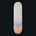 Silberner Glitzer Iridescent Holographische Strahl Skateboard<br><div class="desc">Dieses elegante und schicke Design ist perfekt für das trendige und stilvolle Mädchen. Es verfügt über Imitat gedruckten silbernen Glitzer mit rosa, pfirsichfarbenen, blauen und lila irisierenden holografischen Ober-Farbverlauf Design. Es ist modern, cool, einzigartig, glamourös und originell. ***WICHTIGE ANMERKUNG: Für individuelle Designanfragen wie z.B. passende Produktanfragen, Farbänderungen, Platzierungsänderungen oder andere...</div>
