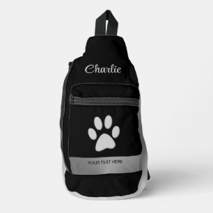 Silberner Hundepfote auf schwarzem Hintergrund Crossbody Bag