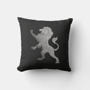 Silberner Königslöwe Kissen