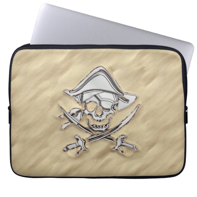 Silberner Piratenschädel am Strand Laptopschutzhülle (Vorderseite)