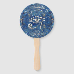 Silbernes ägyptisches Auge von Horus auf blauem Fächer