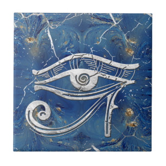 Silbernes ägyptisches Auge von Horus auf blauem Fliese