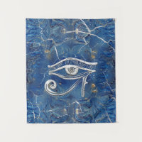 Silbernes ägyptisches Auge von Horus auf blauem