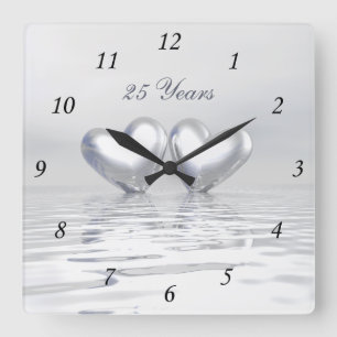 Silbernes Hochzeitsherzen Quadratische Wanduhr