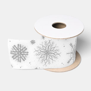 Silberschneeflocken Weißes Design Satinband