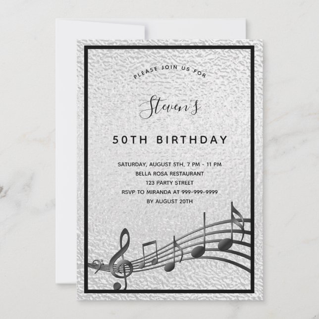 Silberschwarze Musiknoten auf Birthday-Metallic Einladung (Vorderseite)