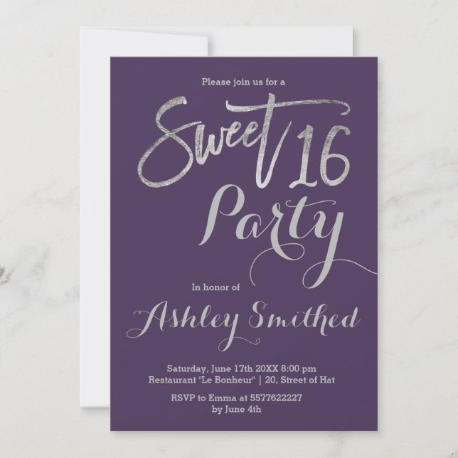 Silbertypografie lila Sweet 16 Einladung (Vorderseite)
