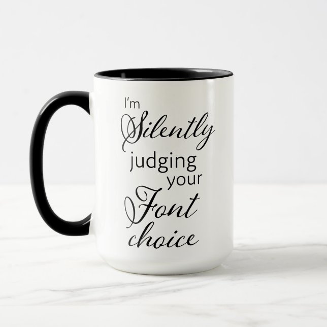 Silencieusement jugement de votre tasse de café (Gauche)