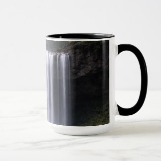 Silent Forest Waterfall – Calm Nature Landscape Tasse