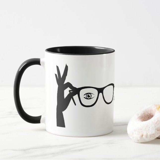 Silhouette de la main tenant des lunettes Mug (Avec donut)