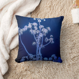 Silhouette der Bäume in Royal Blues Throw Kissen