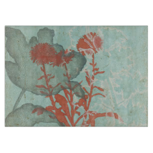 Silhouette der roten Blumen auf aquamarinem Schneidebrett