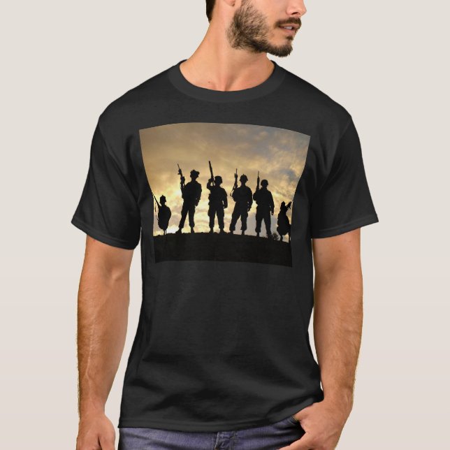 Silhouette der Soldaten in der 101. Im Flugzeug Ab T-Shirt (Vorderseite)