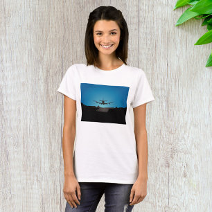 Silhouette des Flugzeugs bei Nacht T-Shirt