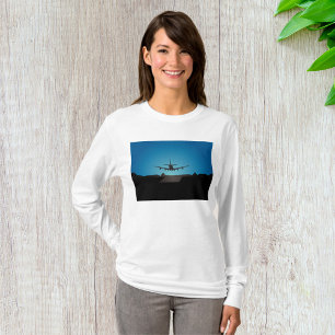 Silhouette des Flugzeugs bei Nacht T-Shirt