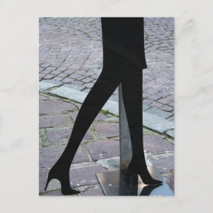 Silhouette des jambes à la carte postale du coin