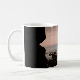 Silhouette des Menschen in Höhlen Kaffeetasse