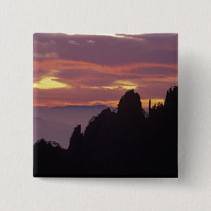Silhouette des Mt. Huangshan (Gelber Berg) bei Button