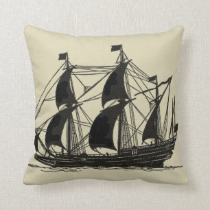 Silhouette des Schiffs mit türmenden Segeln Kissen