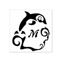 Silhouette Dolphin in einer Schwarzmeer-Wave-Monog