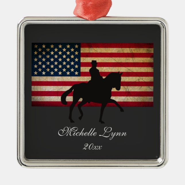 Silhouette Dressage Horse und amerikanische Flagge Ornament Aus Metall (Vorne)