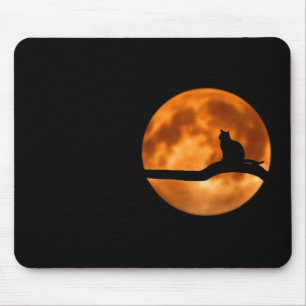 Silhouette einer schwarzen Katze in einem Baum Mousepad