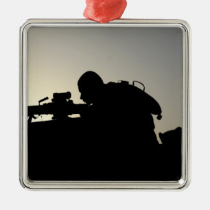 Silhouette eines Artilleristen der Silbernes Ornament
