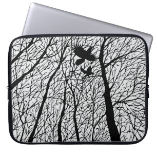 Silhouette in den Winterbäumen Laptopschutzhülle