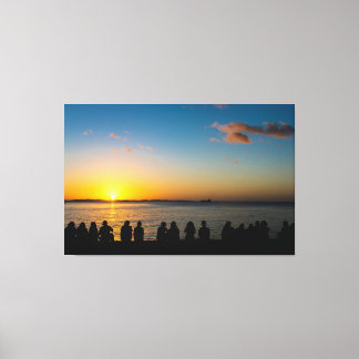 Silhouette of People Watching Golden Sunset over O Leinwanddruck