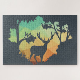Silhouette von Hirschen im Friedlichen Wald beobac