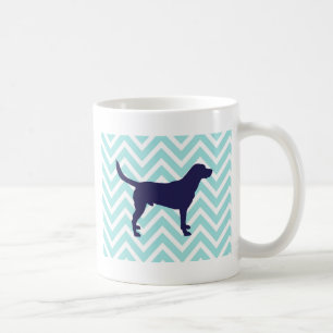 Silhouette von Hunden in Dunkelblau auf Zickzack M Kaffeetasse