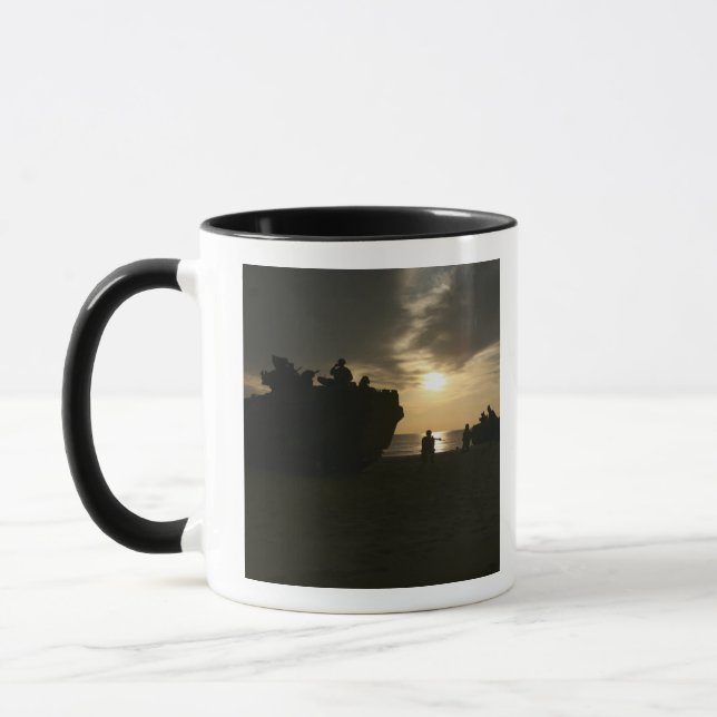 Silhouette von Marinen Tasse (Links)