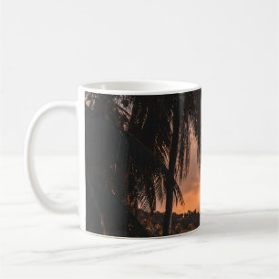 Silhouette von Palmen während der goldenen Stunde Kaffeetasse