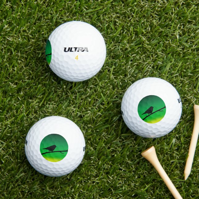 Silhouette von Sparrow auf Limonene Golfball (Insitu Gras)