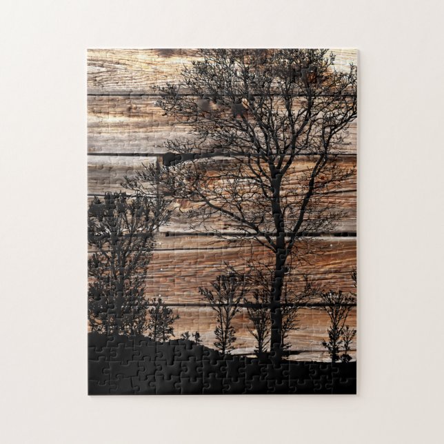 Silhouette von Waldbaum an der Stallbehörde (Vertikal)