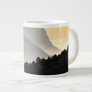 Silhouetten der Berge Jumbo-Tasse