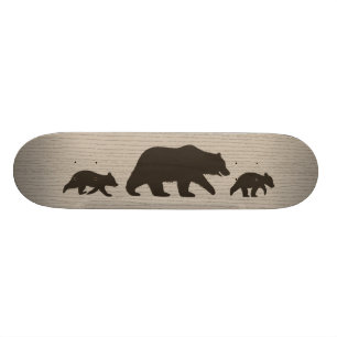 Silhouetten von Grizzlybären mit Jungen Skateboard