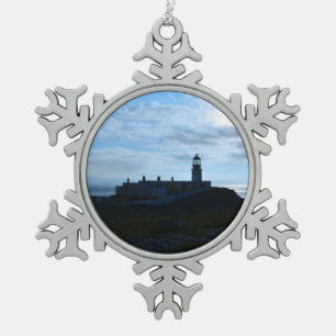Silhouettierter Neist Punkt-Leuchtturm Schneeflocken Zinn-Ornament