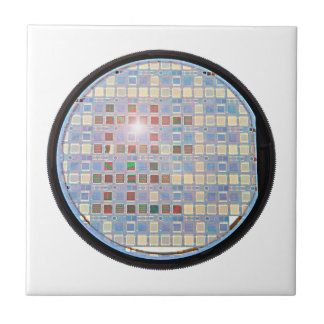 Silizium-Wafer auf einem Chip mit weißem Hintergru Fliese