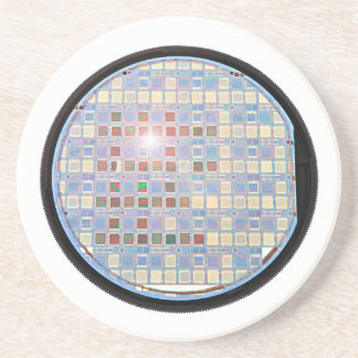 Silizium-Wafer auf einem Chip mit weißem Hintergru Getränkeuntersetzer