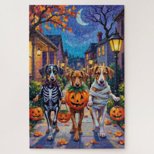 Silken Windhound-Hunde in Halloween-Kostümen