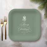 Silky Sage Romantische Kalligrafie Frohe Weihnacht Pappteller<br><div class="desc">Diese Weihnachtspapiertafel besticht durch elegante und romantische Wirble Kalligraphie-Schriften,  die mit einem winterlichen Beerenholzbukett betont werden. Klicken Sie auf die SCHALTFLÄCHE BLAUE DESIGN TOOL,  um eine erweiterte Anpassung dieses Designs zu erhalten. Matching-Elemente sind ebenfalls verfügbar.</div>