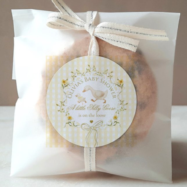Silly Goose Gender neutral Yellow Baby Shower Runder Aufkleber (Von Creator hochgeladen)